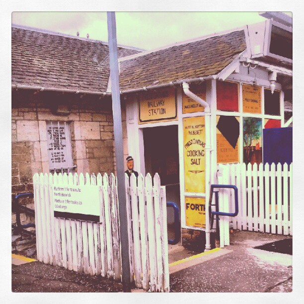 Going to North Berwick... alone, I've lost the train with the people...